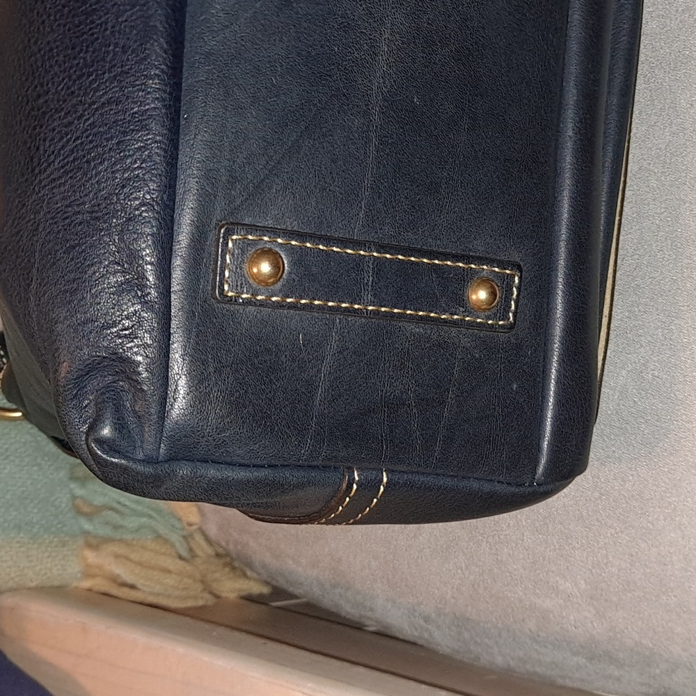 Dooney and Bourke Kingston hobo in Navy Florentine leather - Picture 5 of 9